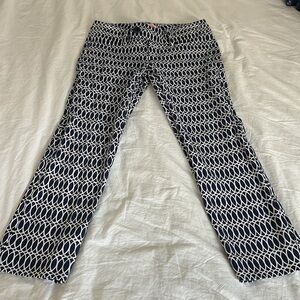 NWOT Lilly Pulitzer Women’s size 2 Cropped Navy Blue & White Pants.